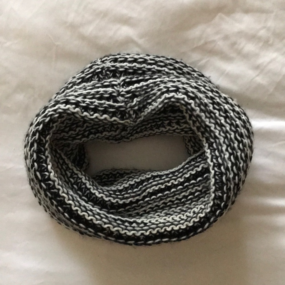 Zara Black and White Snood